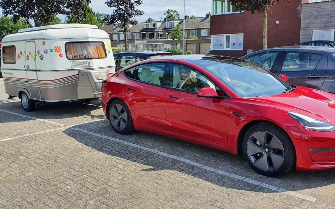 Caravan trekken met Model 3