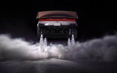 De nieuwe Tesla Roadster rijdt ondersteboven, vliegt en sprint in 0,81 seconde naar 97 km/u